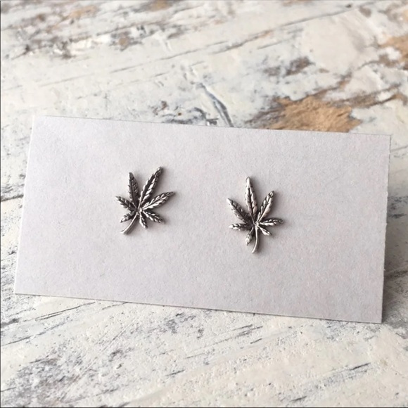 sterling silver mary jane leaf stud earrings ✨ - Picture 2 of 5